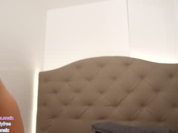 cam girl porn bunnyblondy image #4681942