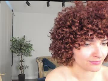 Cam for curlymonicca