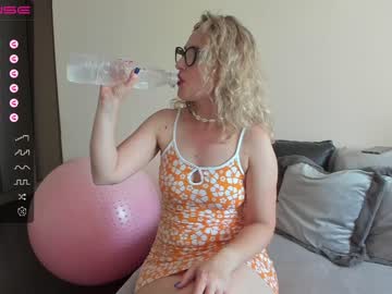 cam girl porn emilymilf__ image #4859376